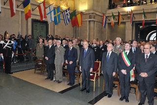 Il Presidente Giorgio Napolitano durante l'esecuzione dell'Inno Nazionale alla Casa Madre del Mutilato di Guerra in occasione dell'incontro con gli esponenti delle Associazioni Combattentistiche e Partigiane e le Associazioni d'Arma