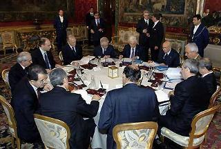 Un momento della riunione del Consiglio supremo di difesa presieduto dal Presidente della Repubblica Giorgio Napolitano, presente il Presidente del Consiglio Romano Prodi