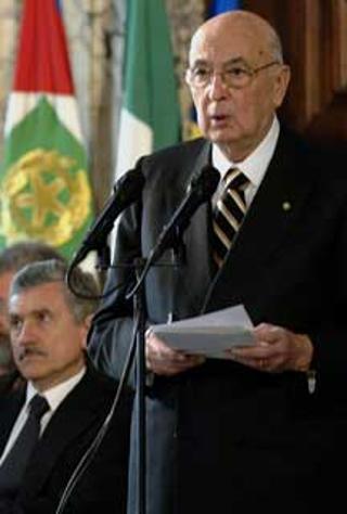 Il Presidente Giorgio Napolitano, a fianco il Ministro degli Esteri Massimo D'Alema, in occasione del tradizionale scambio di auguri con il Corpo Diplomatico
