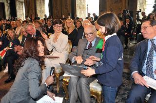 Il Presidente Giorgio Napolitano avvia il collegamento via internet con le Scuole di Udine, di Pesaro e di Palermo in occasione della manifestazione dal titolo &quot;La scuola per i 150 anni dell'Unità d'Italia&quot;
