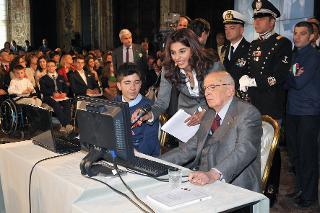 Il Presidente Giorgio Napolitano risponde alle domande poste dagli studenti in collegamento da Udine, Palermo e Pesaro in occasione della manifestazione dal titolo &quot;La scuola per i 150 anni dell'Unità d'Italia&quot;,