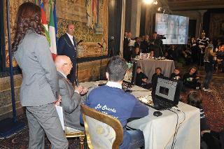 Il Presidente Giorgio Napolitano risponde alle domande poste dagli studenti in collegamento da Udine, Palermo e Pesaro in occasione della manifestazione &quot;La scuola per i 150 anni dell'Unità d'Italia&quot;