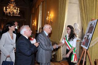 Il Presidente Giorgio Napolitano visita la mostra dal titolo &quot;Raccontando l'Unità d'Italia con i fumetti&quot; nel corso della manifestazione dal titolo &quot;La scuola per i 150 anni dell'Unità d'Italia&quot;