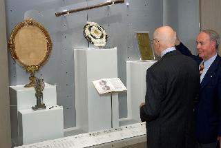 Il Presidente Giorgio Napolitano accompagnato da Paolo Galluzzi, Direttore dell'Istituto di Storia della Scienza, visita il Museo Galileo