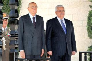 Il Presidente Giorgio Napolitano con il Presidente dell'Autorità Nazionale Palestinese Mahmud Abbas, al Palazzo Presidenziale