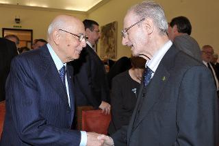 Il Presidente Giorgio Napolitano saluta il Prof. Giovanni Conso, in occasione del Convegno &quot;Mezzogiorno, Risorgimento ed Unità d'Italia&quot;