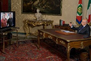 Il Presidente Giorgio Napolitano nel corso del collgamento con gli astronauti Roberto Vittori e Paolo Nespoli