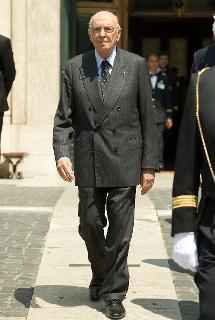 Il Presidente Giorgio Napolitano lascia la Camera dei deputati al termine della presentazione dei discorsi parlamentari dell'On. Alessandro Natta