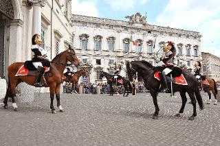 Cambio della Guardia d'Onore, al Palazzo del Quirinale, da parte del Reggimento Corazzieri in occasione della Festa Nazionale della Repubblica