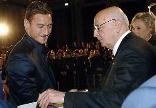 Il Presidente Giorgio Napolitano con Francesco Totti.