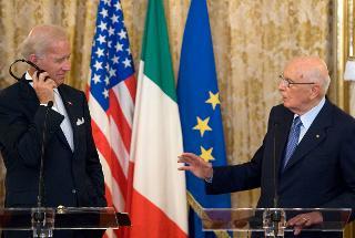 Il Presidente Giorgio Napolitano con Joe Biden, Vice Presidente degli Stati Uniti d'America nel corso delle dichiarazioni alla stampa