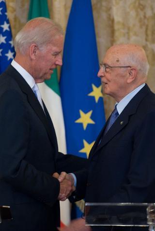 Il Presidente Giorgio Napolitano con Joe Biden, Vice Presidente degli Stati Uniti d'America, al termine delle dichiarazioni alla stampa