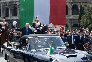 Il Presidente Giorgio Napolitano in via dei Fori Imperiali in occasione della Rassegna Militare nella ricorrenza della Festa della Repubblica
