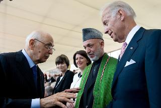 Il Presidente della Repubblica Giorgio Napolitano con Joe Biden, Vice Presidente degli Stati Uniti d'America e Hamid Karzai, Presidente della Repubblica Islamica di Afghanistan