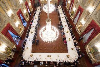 Il Salone delle Feste del Palazzo del Quirinale in occasione del pranzo di Stato offerto dal Presidente della Repubblica Giorgio Napolitano ai Capi Delegazioni Ufficiali convenuti a Roma per le celebrazioni del 150° anniversario dell'Unita d'Italia