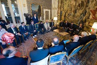 Il Presidente Giorgio Napolitano nel corso dell'incontro con una delegazione di operai cassintegrati della Vinyls di Porto Torres