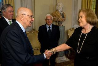 Il Presidente Giorgio Napolitano con l'Ambasciatore degli Stati Uniti d'America a Roma David Thorne, saluta la Signora Sharon Percy Rockefeller, Presidente del Consiglio Internazionale del Museo di Arte Moderna di New York