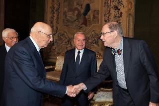 Il Presidente Giorgio Napolitano con Charles H. Townes, Premio Nobel per la Fisica, in occasione della cerimonia di consegna dei premi Eni Award 2011