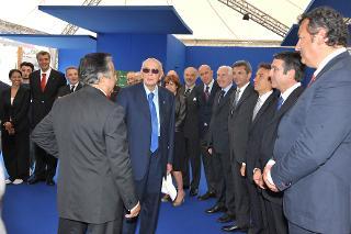 Il Presidente Giorgio Napolitano con Lorenzo Forcieri, Presidente dell'Autorità Portuale in occasione dell'incontro con i componenti la Comunità portuale