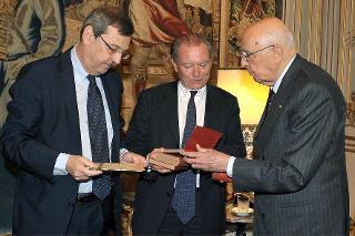 Il Presidente Giorgio Napolitano nel corso dell'incontro con una delegazione dell'Associazione del Touring Club Italiano
