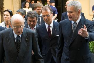 Il Presidente Giorgio Napolitano al suo arrivo alla sede della &quot;SACE&quot;, accolto dal Presidente Amb. Giovanni Castellaneta e dall'Amministratore Delegato Alessandro Castellano