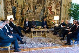Il Presidente Giorgio Napolitano nel corso dell'incontro con il Presidente dell'Autorità per la Vigilanza sui Contratti Pubblici di Lavori, Servizi e Forniture e i componenti l'Autorità