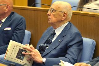 Il Presidente Giorgio Napolitano nel corso della presentazione del volume "Dallo scranno più alto. Discorsi parlamentari di insediamento dei Presidenti della Camera dei deputati (1861-2008)"