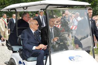 Il Presidente Giorgio Napolitano durante il trasferimento per la rappresentazione dello spettacolo &quot;L'alba delle libertà&quot;, canzoni e musiche della Costituzione