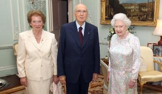Il Presidente Giorgio Napolitano con la Signora Clio incontrano S.M. la Regina Elisabetta a Buckingham Palace
