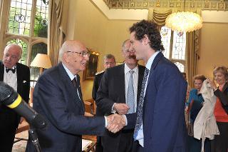 Il Presidente Giorgio Napolitano con l'Ing. John Elkann in occasione dell'incontro con i dottorandi ed i docenti del Dipartimento di Italianistica dell'Università di Oxford al Pembroke College