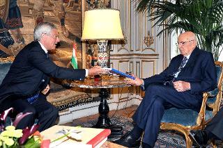 Il Presidente Giorgio Napolitano nel corso dell'incontro con Giovanni Pitruzzella, Presidente della Commissione di Garanzia dell'attuazione della legge sullo sciopero nei servizi pubblici essenziali, e i componenti la Commissione