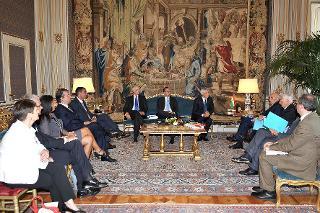 Il Presidente Giorgio Napolitano con Giovanni Pitruzzella, Presidente della Commissione di Garanzia dell'attuazione della legge sullo sciopero nei servizi pubblici essenziali, ed i componenti la Commissione