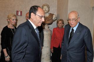 Il Presidente Giorgio Napolitano accolto dal Presidente del Senato Renato Schifano in occasione del Convegno "Europa più democratica. Cittadino - Parlamenti - Unione Europea"