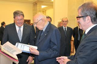 Il Presidente Giorgio Napolitano nel corso della visita alle tre aree espositive in occasione della cerimonia &quot;Cento anni di Viminale&quot;