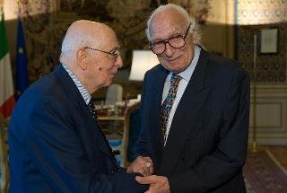 Il Presidente Giorgio Napolitano accoglie nel suo studio al Quirinale l'On. Marco Pannella