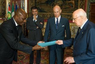 Il Presidente Giorgio Napolitano con S.E. il Signor Calixte Batossie Madjoulba, nuovo Ambasciatore della Repubblica del Togo, in occasione della presentazione delle Lettere Credenziali