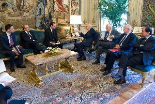 Il Presidente Giorgio Napolitano nel corso dell'incontro con Marco Mancini, Presidente della Conferenza dei Rettori delle Università Italiane e i componenti la Giunta CRUI