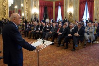 Il Presidente Giorgio Napolitano nel corso dell'incontro con una delegazione dell'Associazione Stampa Parlamentare per la consegna del &quot;Ventaglio&quot;