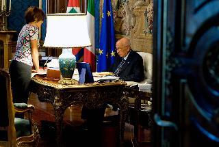 Il Presidente Giorgio Napolitano nel suo studio al Quirinale, poco prima dell'incontro con il Segretario Nazionale del Partito Democratico