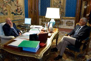 Il Presidente Giorgio Napolitano nel corso dell'incontro con il Presidente del Gruppo Parlamentare Unione di Centro della Camera dei deputati Pier Ferdinando Casini