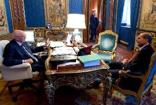 Il Presidente Giorgio Napolitano nel corso dell'incontro con il Presidente del Gruppo Parlamentare Unione di Centro della Camera dei deputati Pier Ferdinando Casini