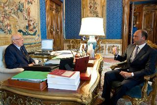 Il Presidente Giorgio Napolitano durante i colloqui con il Segretario Nazionale del partito &quot;Il Popolo della Libertà&quot; Angelino Alfano
