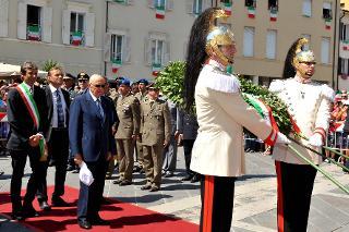 Il Presidente Napolitano depone una corona d'alloro al Monumento dedicato ai Caduti in Piazza Tre Martiri a Rimini