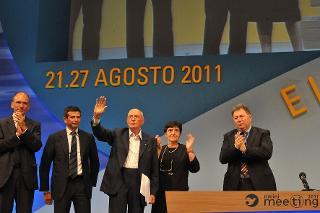 Il Presidente della Repubblica Giorgio Napolitano al termine del suo intervento al Meeting per l'amicizia fra i popoli
