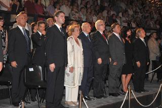 Il Presidente Giorgio Napolitano e il Presidente della Repubblica di Croazia sulla loggia presidenziale durante l'esecuzione gli Inni nazionali
