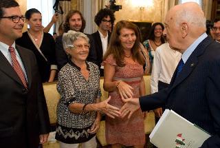 Il Presidente Giorgio Napolitano saluta la Signora Pina Maisano, vedova di Libero Grassi, accompagnata dai componenti la famiglia