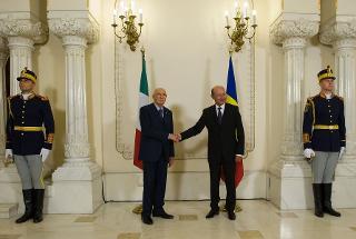 Il Presidente Giorgio Napolitano con il Presidente di Romania Traian Basescu, in occasione della cerimonia di benvenuto a Palazzo Cotroceni