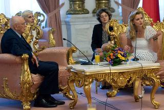 Il Presidente Giorgio Napolitano nel corso dei colloqui con il Presidente della Camera dei deputati di Romania Roberta Anastase
