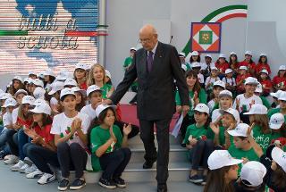 Il Presidente Giorgio Napolitano al termine dell'intervento alla cerimonia di apertura dell'Anno scolastico 2011-2012