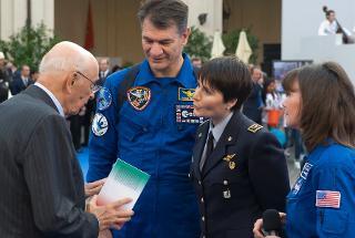 Il Presidente Giorgio Napolitano con gli astronauti Paolo Nespoli, Samanta Cristoforetti e Catherine Coleman, nel corso della cerimonia di apertura dell'Anno Scolastico 2011-2012